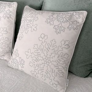 Christmas Holiday White Pillow / 20 x 20 / Set of two